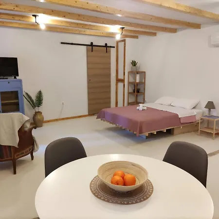 Zaira's Corfu Town Apartment *